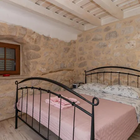 Kameni Cvijet - Makarska By Guide Kamenmost