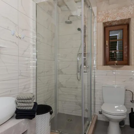 Villa Kameni Cvijet - Makarska By Guide Kamenmost